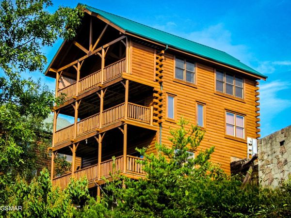 2828 White Oak Ridge Lane , Sevierville, TN 37862