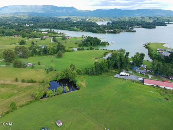 3 Chestnut Hill Road , Dandridge, TN 37725