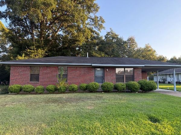 302 Aycock Ave., Calhoun City, MS 38916