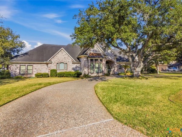 115 Alameda Circle, Victoria, TX 77904