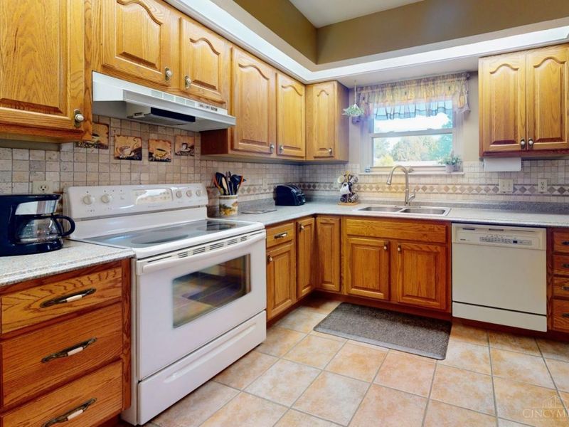 8972 Deep Forest Lane, Washington Township, OH 45458 Photo 8