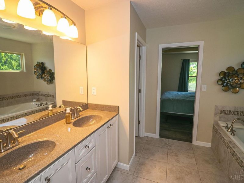 1331 Peregrine Way, Hamilton, OH 45013 Photo 7