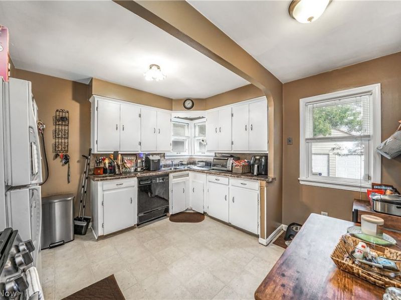14611 Krems Avenue, Maple Heights, OH 44137 Photo 6