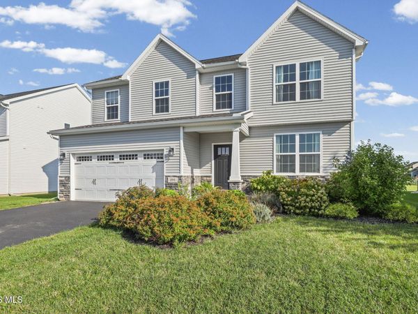 199 Valley Hall Drive, Perrysburg, OH 43551