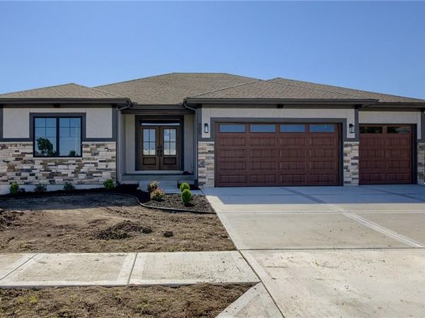 1853 Arbor Trail, Liberty, MO 64068