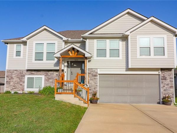 1805 NW Nicholas Drive, Grain Valley, MO 64029