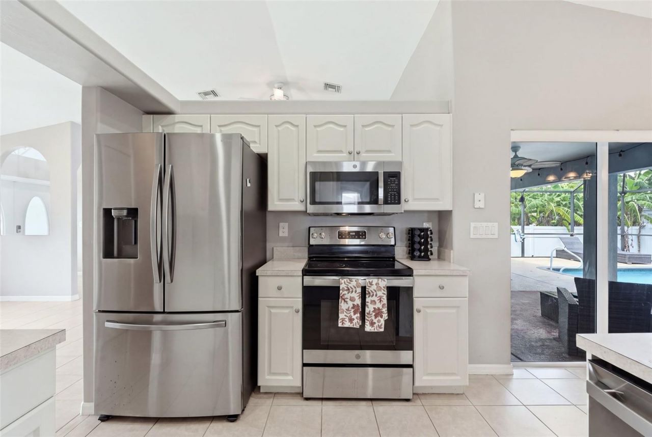 413 NW 17th Place, Cape Coral, FL 33993 Photo
