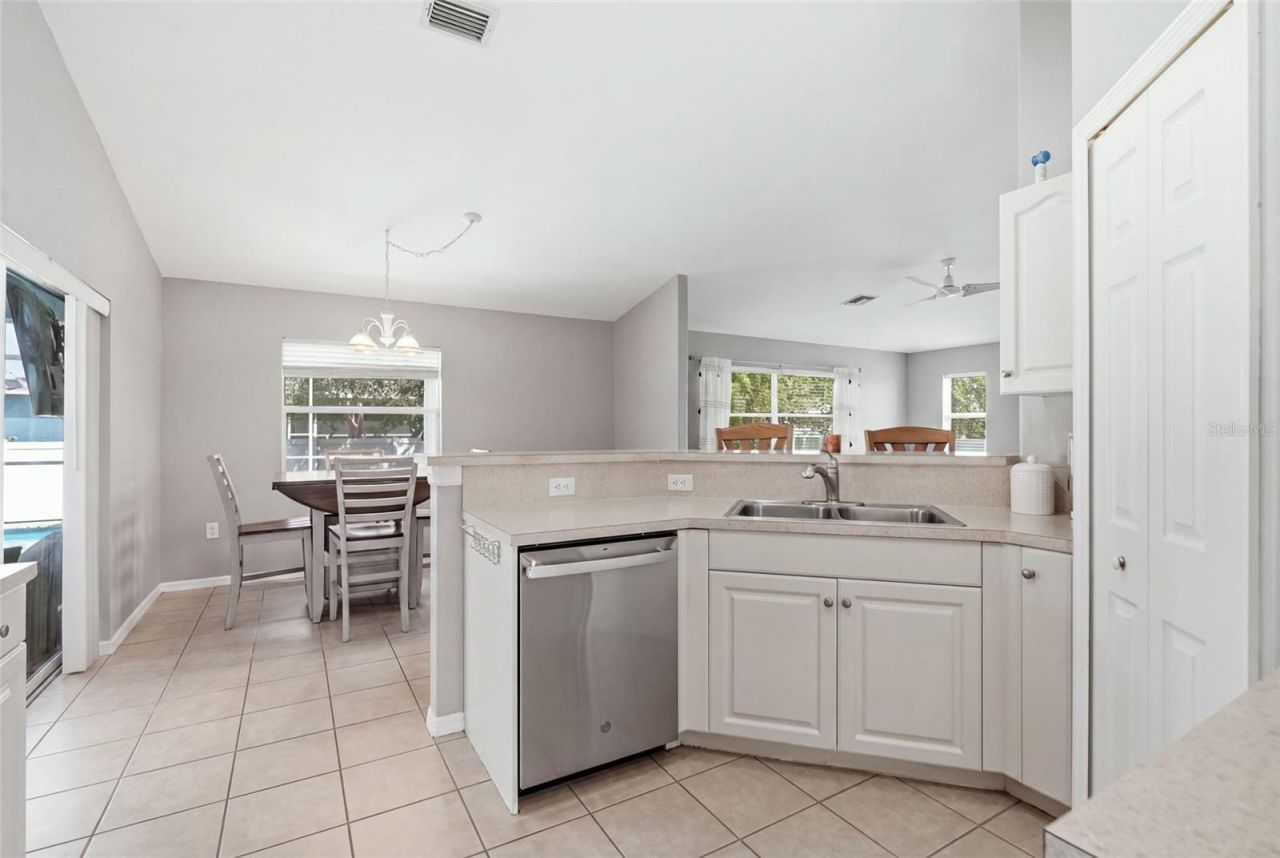 413 NW 17th Place, Cape Coral, FL 33993 Photo