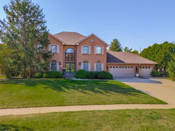7 Smokey Court , Bloomington, IL 61704