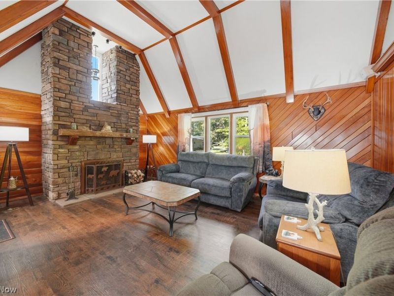 1687 Mount Pleasant Street NE, Canton, OH 44721 Photo 3