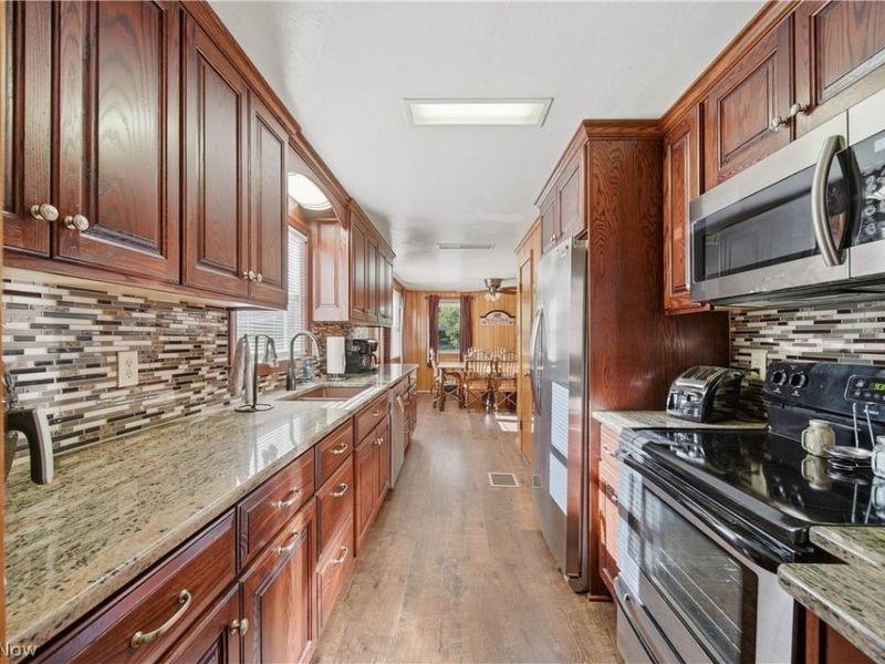 1687 Mount Pleasant Street NE, Canton, OH 44721 Photo 7