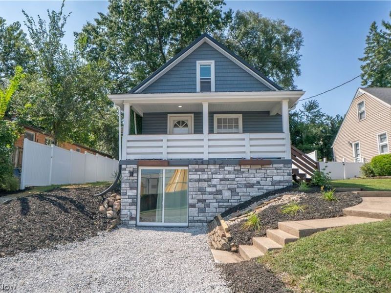 2413 Clearview Avenue NW, Canton, OH 44708 Photo 3