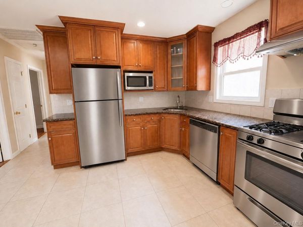 83 Heitz Place , Hicksville, NY 11801
