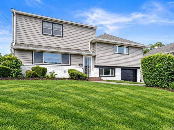 190 W Waukena Avenue , Oceanside, NY 11572