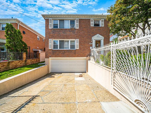 8618 164th Street , Jamaica Hills, NY 11432