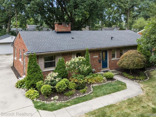16031 Buckingham Avenue, Beverly Hills Village, Mi 48025