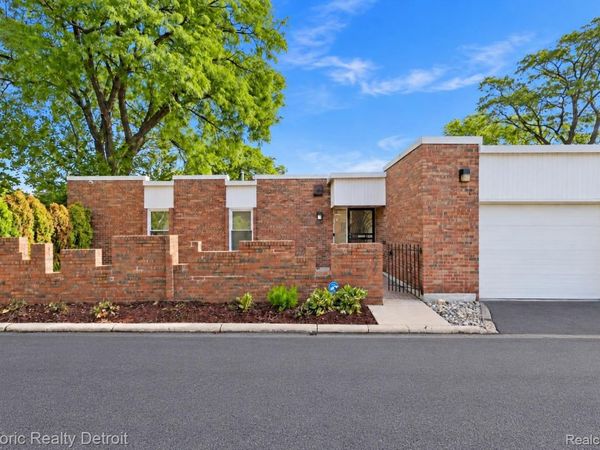 2077 Hyde Park Drive, Detroit, Mi 48207