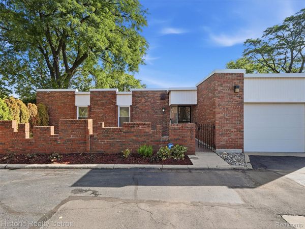 2077 Hyde Park Drive , Detroit, Mi 48207