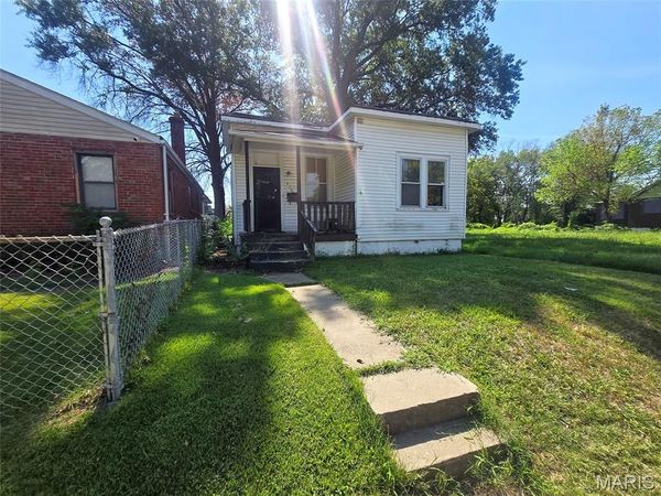 4786 Wren Avenue, St Louis, MO 63120