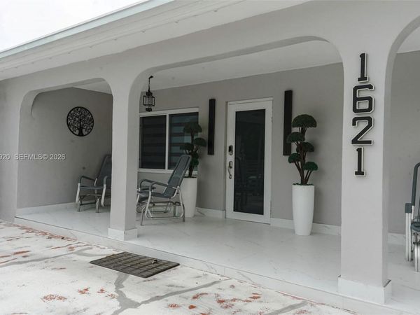 1621 E 6th Ave, Hialeah, FL 33010