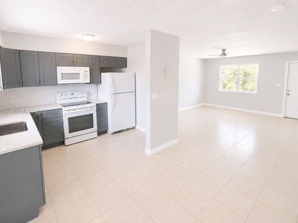 202 SW 27th Ter, Unit 202, Fort Lauderdale, FL 33312