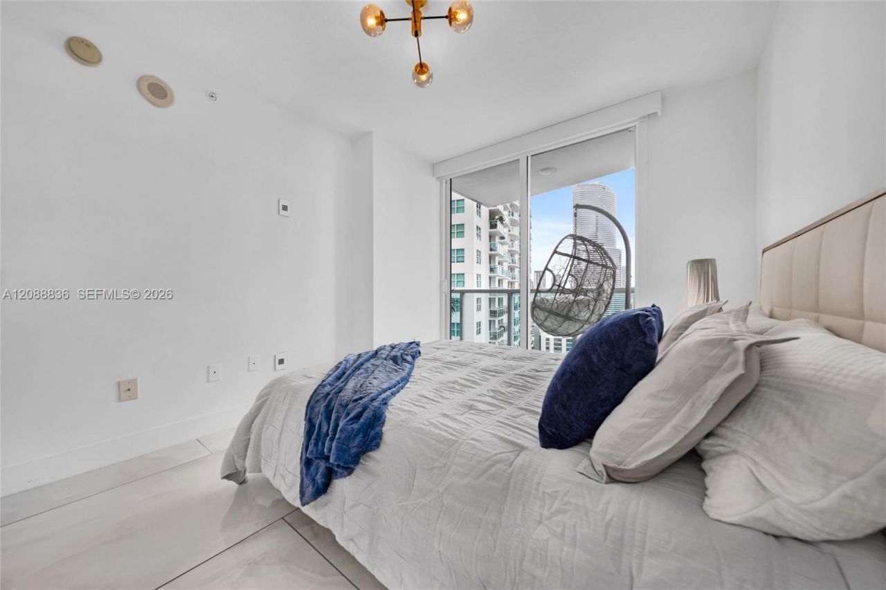 41 SE 5th St, Unit 1407, Miami, FL 33131 Photo