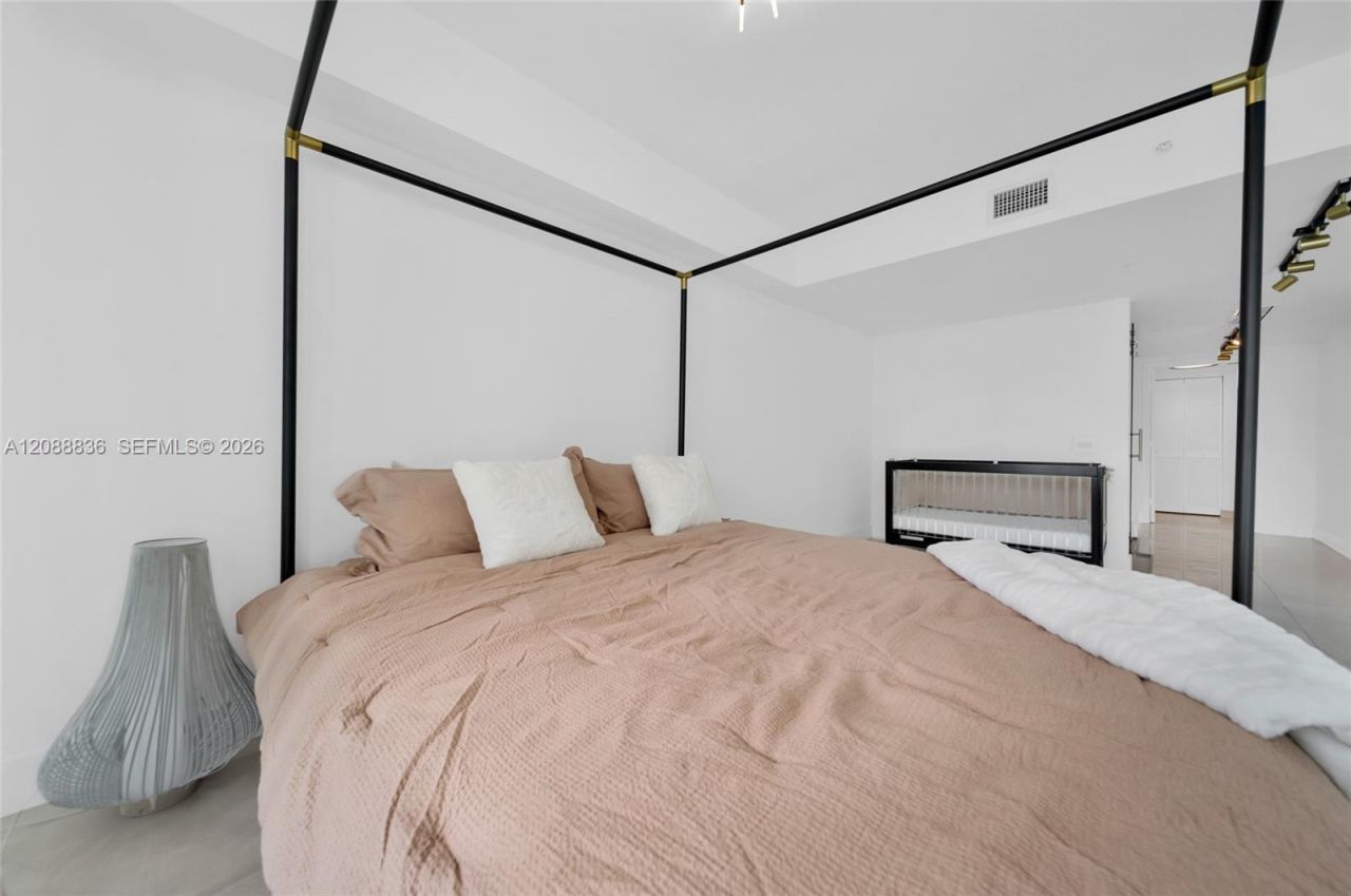 41 SE 5th St, Unit 1407, Miami, FL 33131 Photo