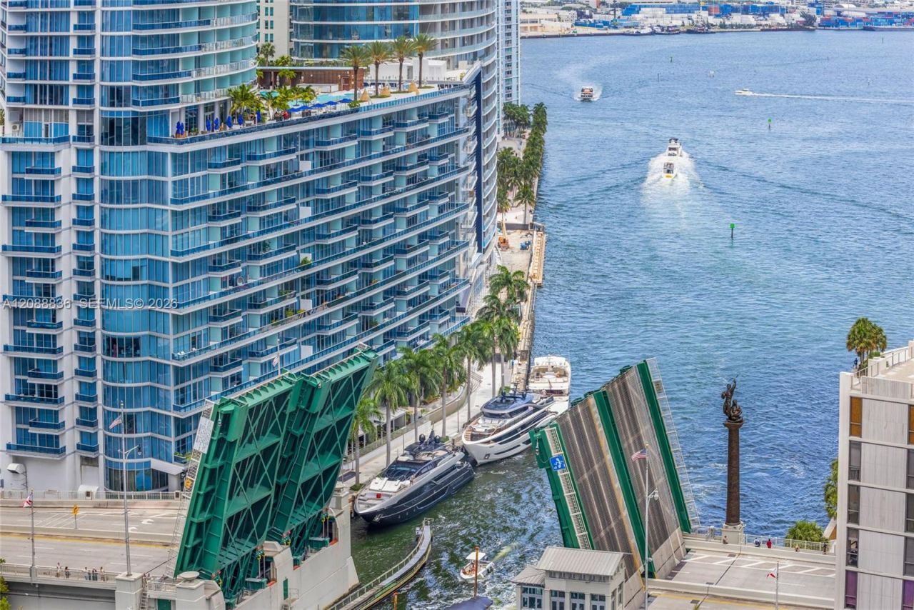41 SE 5th St, Unit 1407, Miami, FL 33131 Photo