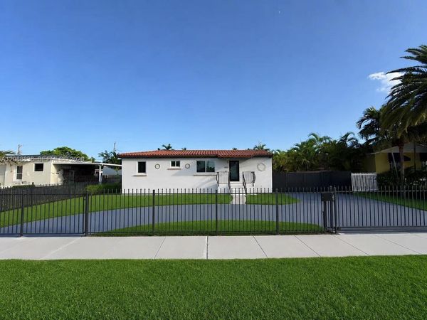 8260 SW 27th Ter , Miami, FL 33155