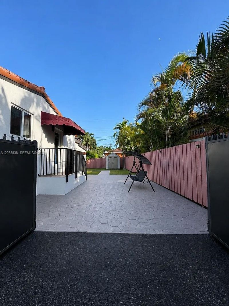 8260 SW 27th Ter, Miami, FL 33155 Photo