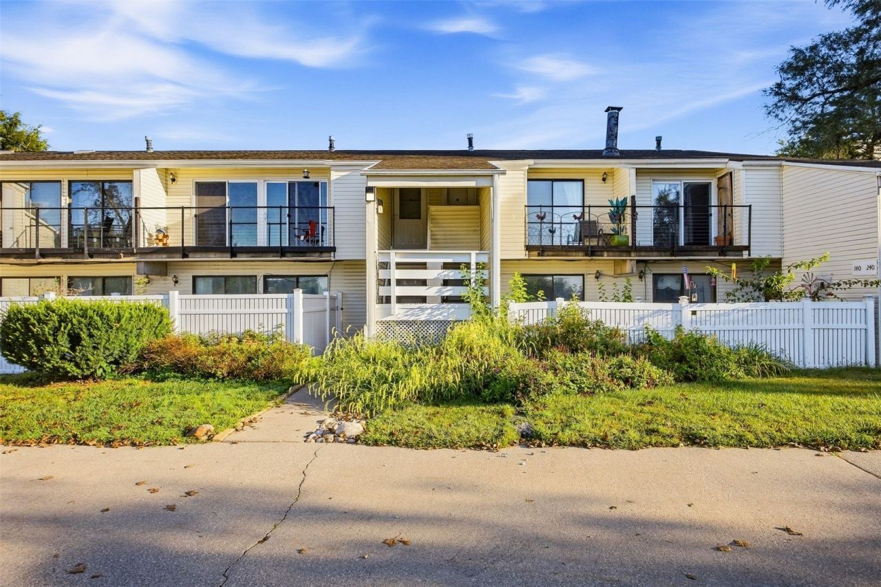 2955 Bowling Street Sw, Unit 138, Cedar Rapids, IA 52404 Main Photo