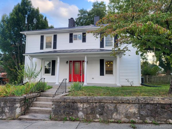 1202 W Beverley Street , Staunton, VA 24401