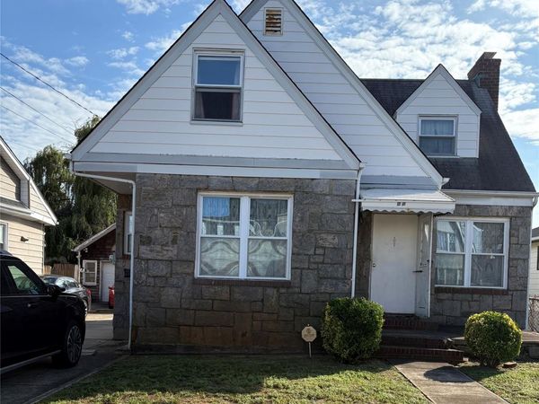 22 E Maple Street, Valley Stream, NY 11580