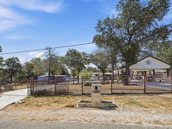 4426 Lost Hills, Elmendorf, TX 78112