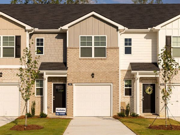 202 Kenmore Circle, Perry, GA 31069