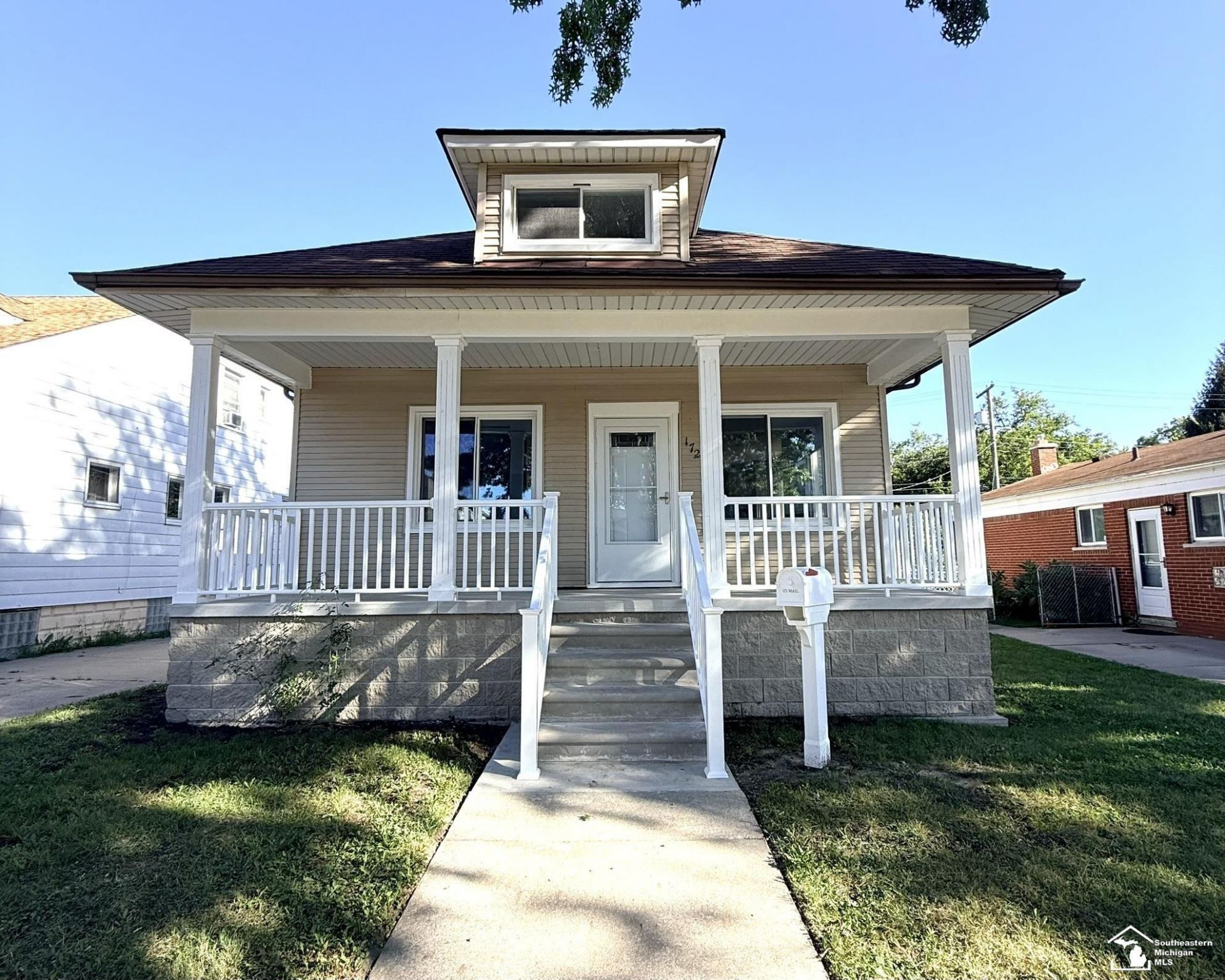 172 Riverbank Street, Wyandotte, MI 48192 Main Photo