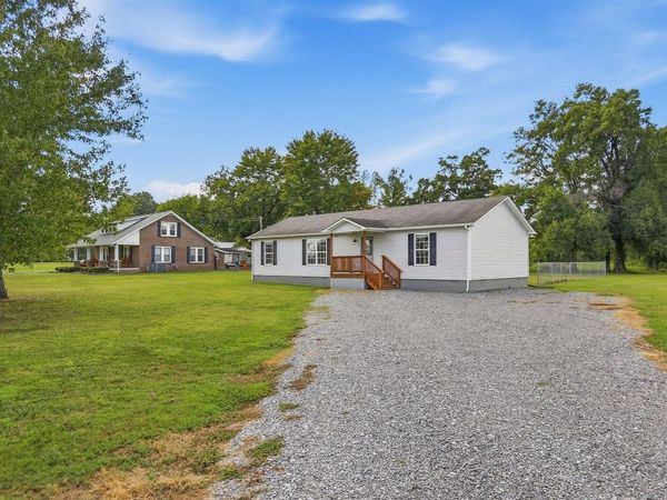 1223 S College St, Smithville, TN 37166
