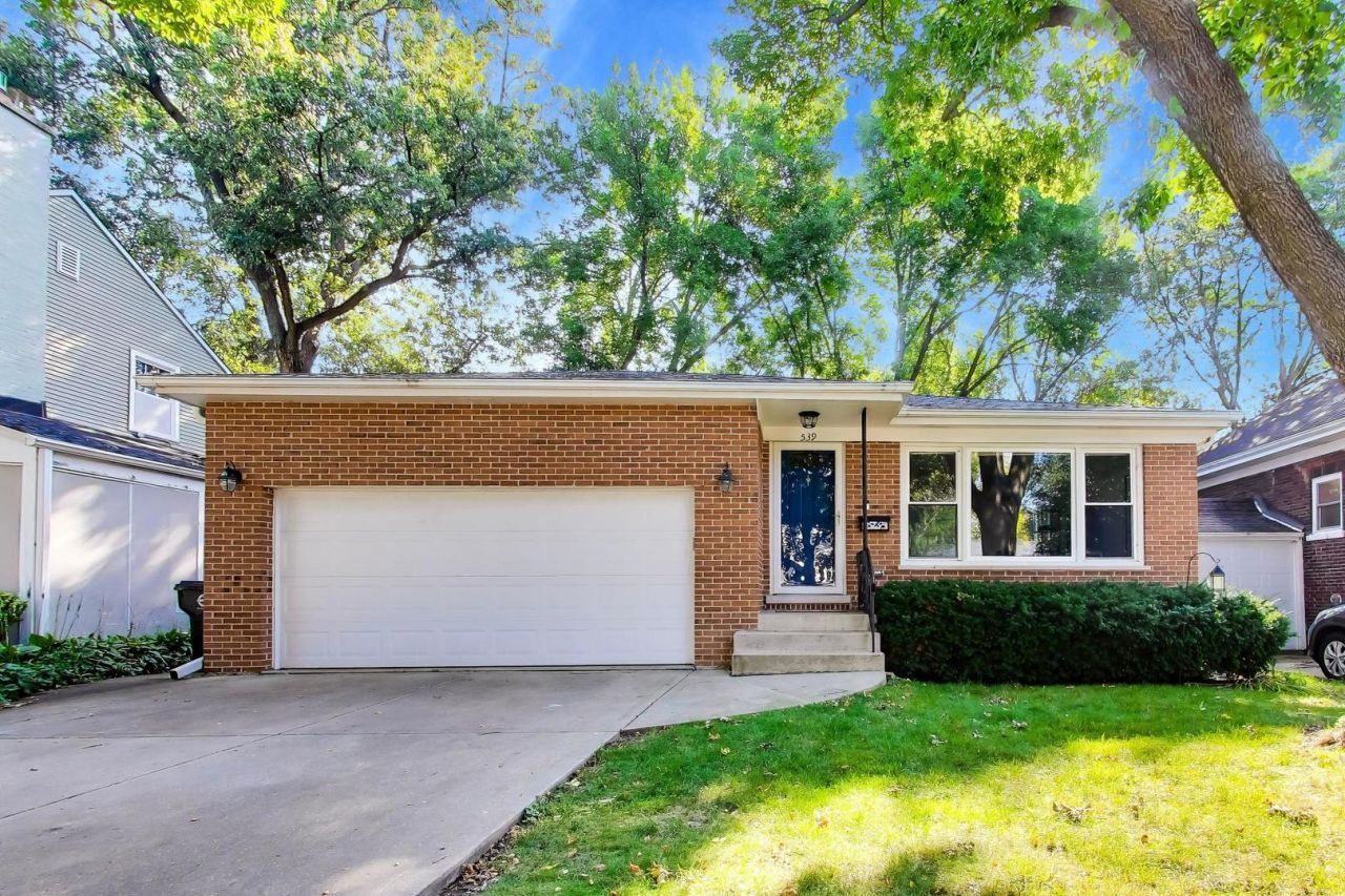 539 S Evergreen Avenue, Arlington Heights, IL 60005 Main Photo