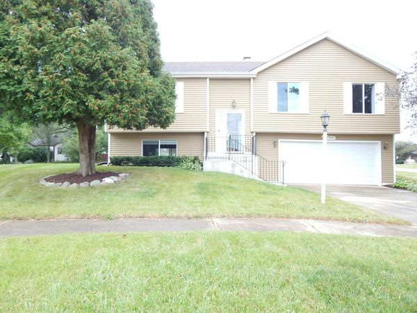 902 Garden Circle , Streamwood, IL 60107