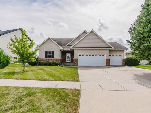 615 Prairie Meadows Drive , Heyworth, IL 61745