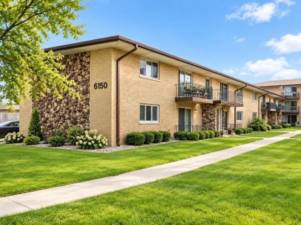 6150 S Kensington Avenue , Unit 202, Countryside, IL 60525