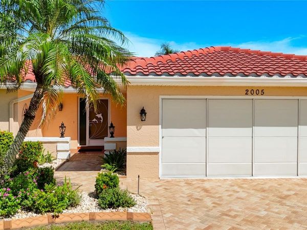 2005 NEW BEDFORD DRIVE , SUN CITY CENTER, FL 33573