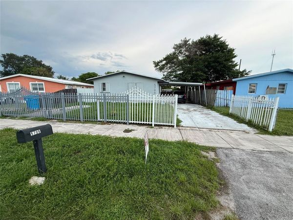 5709 SW 36th Ct , West Park, FL 33023