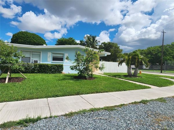 9301 SW 54th St , Miami, FL 33165