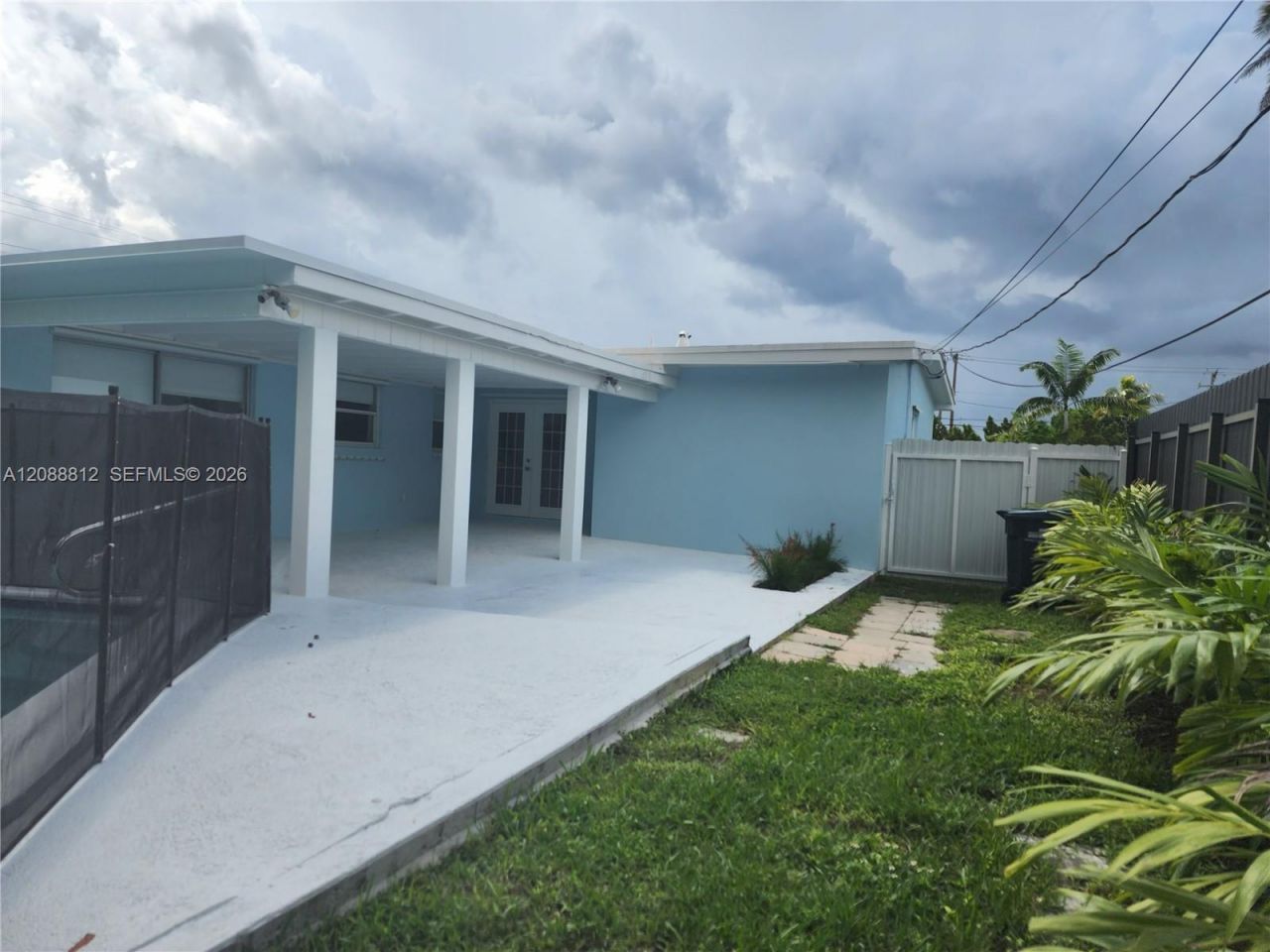 9301 SW 54th St, Miami, FL 33165 Photo