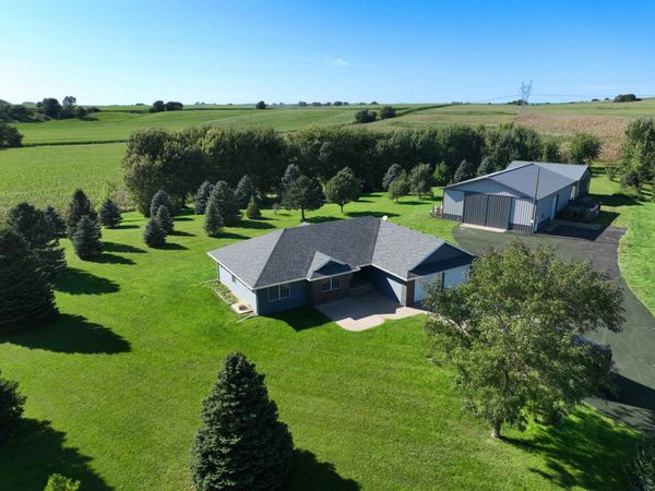 1879 Bronson Blacktop, Bronson, IA 51007
