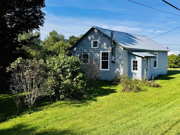 1402 montgomery Road, Berkshire, VT 05447
