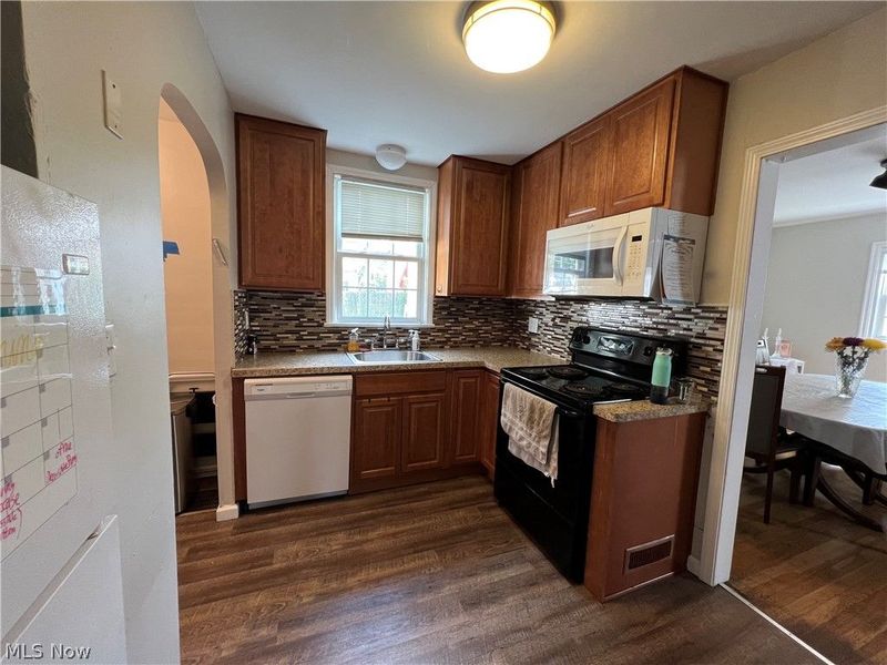 3844 Bendemeer Road, Cleveland Heights, OH 44118 Photo 7