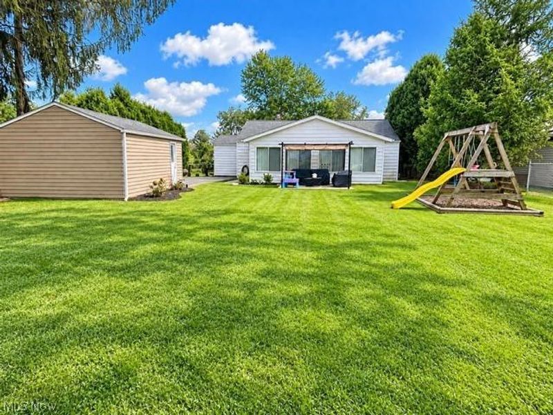 330 Cynthia Drive, Chardon, OH 44024 Photo 4
