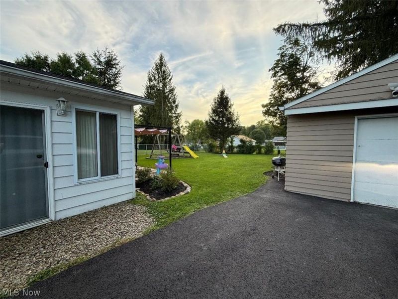 330 Cynthia Drive, Chardon, OH 44024 Photo 5